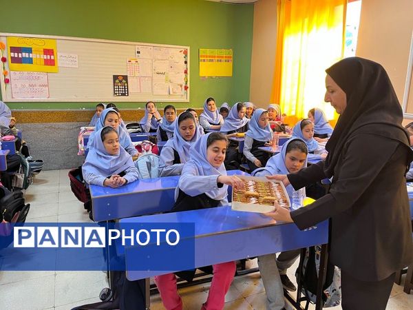 گرامیداشت سیزدهم آبان و روز دانش‌آموز در دبستان آرمینه مصلی نژاد