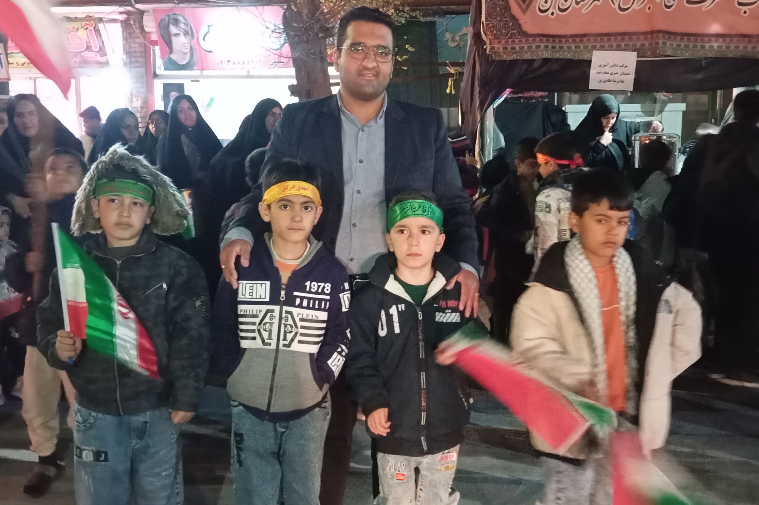 اینجا دانش‌آموزان و فرهنگیان میدان‌داری می‌کنند