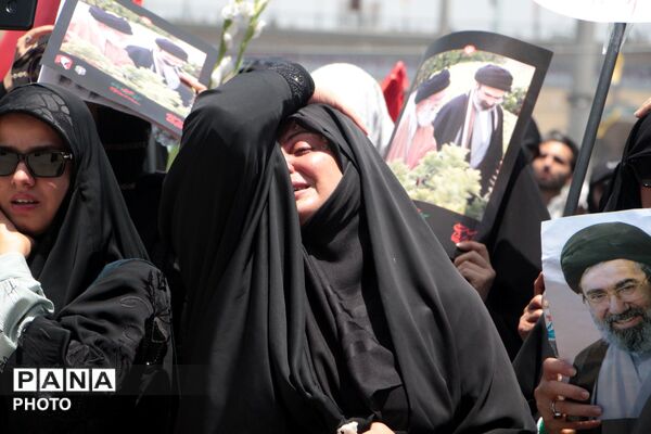 آخرین وداع با قائد شهید: پیکر مطهر آیت‌الله سیدعلی‌خامنه‌ای در میان سیل عاشقان به مصلی تهران رسید 