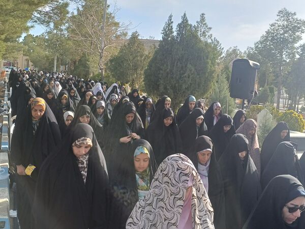نماز عید فطر در گلزار شهدا شهرستان کوهپایه