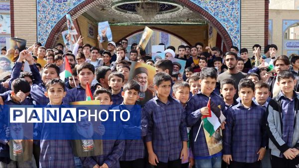  ادای احترام دانش‌آموزان و فرهنگیان شهرستان پاکدشت به مقام شامخ شهیدان مقاومت و شهید سید حسن نصرالله 