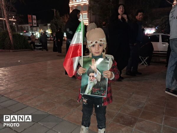 حماسه سازی مردم نیشابور در بیستمین شب از راهپیمایی های مردمی بلوار فضل 