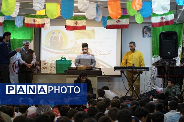 جشن پیروز انقلاب در دبیرستان تهرانی باقرشهر 