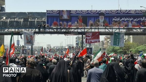 تهران در قاب بدرقه؛ روایت دانش‌آموزان از وداعی که در تاریخ ماند