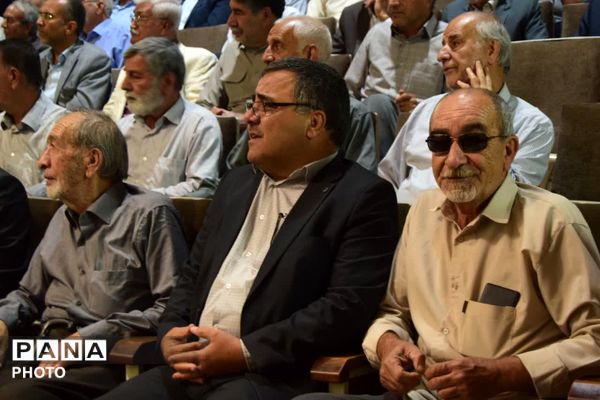 تجلیل از مدیران ۴۰ سال آموزش و پرورش اردکان