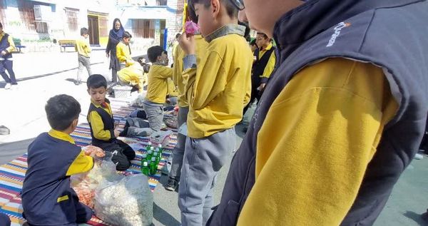 بازارچه کسب و کار دانش‌آموزی دبستان علی اکبر دهخدا  