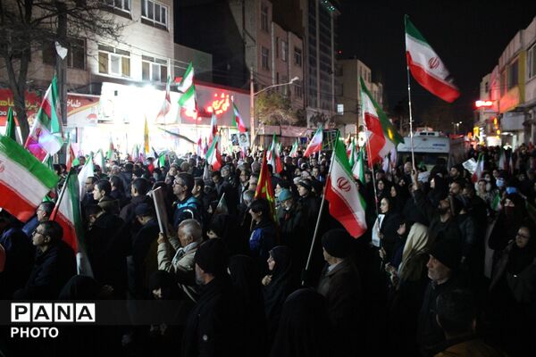 حضور دشمن‌شکن مردم کرج در بیست و نهمین روز از تجدید بیعت با رهبر معظم انقلاب 