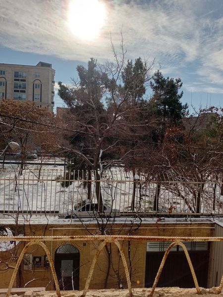 روزهای برفی تبریز از پشت پنجره