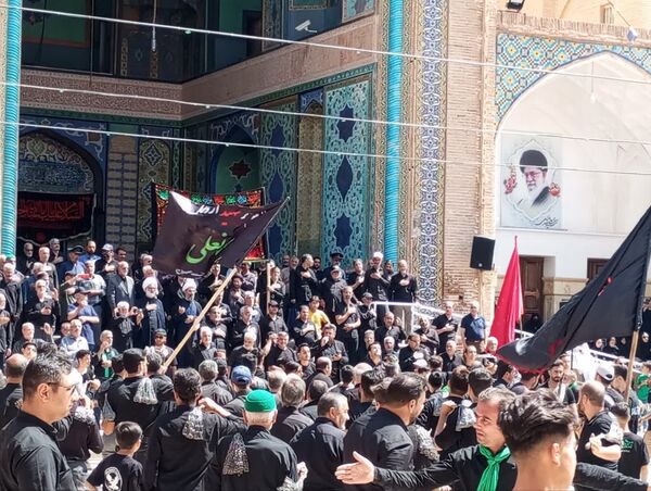 اقامه عزا و نوحه خوانی در صحن آستان مقدس حضرت سلطانعلی(ع) 