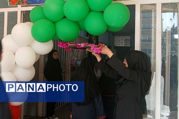  جشن جوانه ها در دبیرستان دخترانه بعثت۲ شهرک وایین آغاز فصل نوین یادگیری
