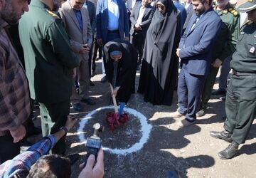 کلنگ‌زنی احداث مدرسه ۱۲ کلاسه سایت مسکن حمایتی رشت از سوی وزیر راه‌وشهرسازی