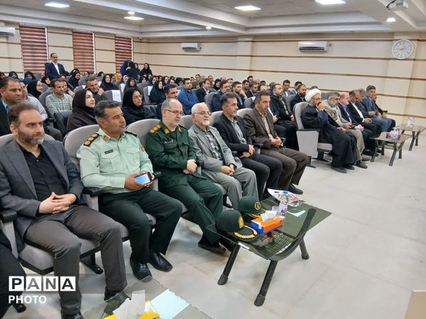 بزرگداشت هفته مقام معلم با تجلیل از ۳۰ معلم نمونه و ۶۰ فرهنگی بازنشسته در لنگرود