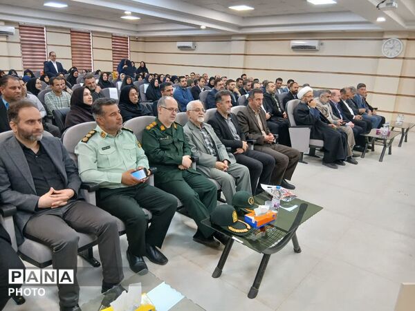 بزرگداشت هفته مقام معلم با تجلیل از ۳۰ معلم نمونه و ۶۰ فرهنگی بازنشسته در لنگرود
