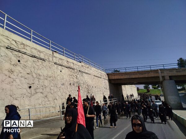 پیاده روی دلدادگان اربعین حسینی از امامزاده ابوتراب تا امامزاده محروق