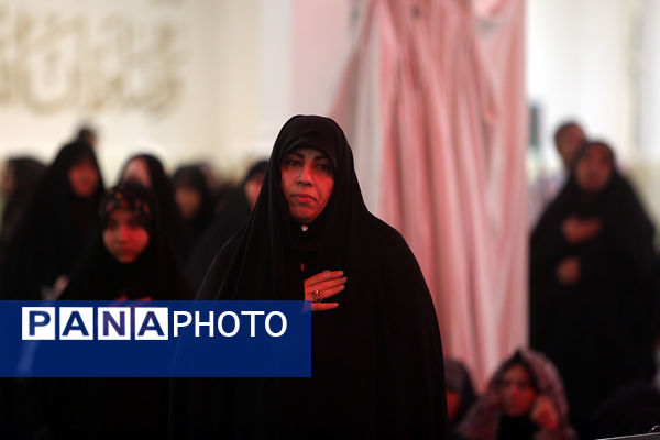 اجتماع لبیک یا حسین(ع) و گرامیداشت شهدای 15 خرداد در حرم حضرت معصومه(س)