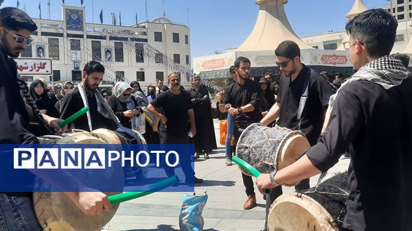 جاماندگان اربعین حسینی در مسیر حرم مطهر امام مهربانی
