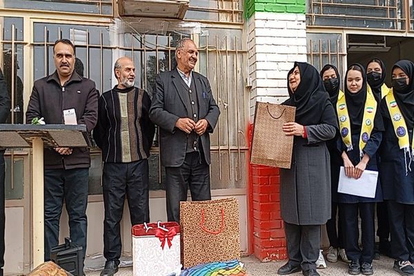 جشنی باشکوه به‌مناسبت ولادت حضرت علی (ع) و روز پدر در دبیرستان شهید مجید دهنوی 