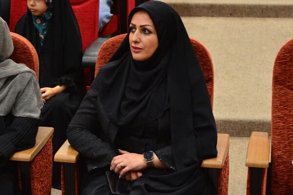 تجلیل از پسران ممتاز دبیرستان امام رضا در بهارستان‌دو