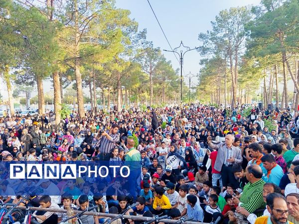 قدم هایی به عشق معلمان