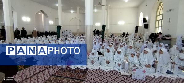 آیین جشن تکلیف دختران دانش‌آموز در جعفریه قم