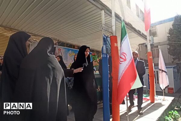 آیین نواختن زنگ مهر با حضور مدیر آموزش و پرورش ناحیه دو شهرری 