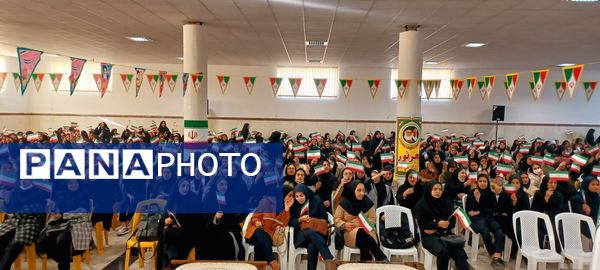 جشن پیروزی انقلاب در نهاوند 