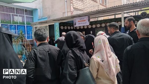  موکب کانون بسیج فرهنگیان منطقه ۱۰ در روز تشییع قائد شهید