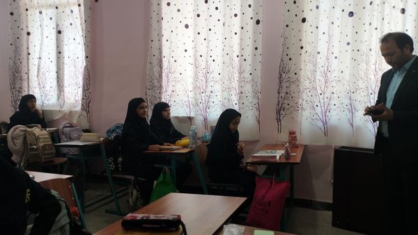 بازدید مسئولین استانی  از دبیرستان فرزانگان