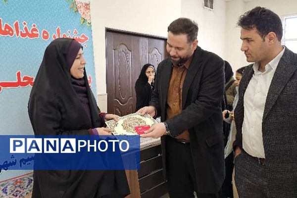 جشنواره غذاهای بومی محلی در سرای محله نسیم شهر