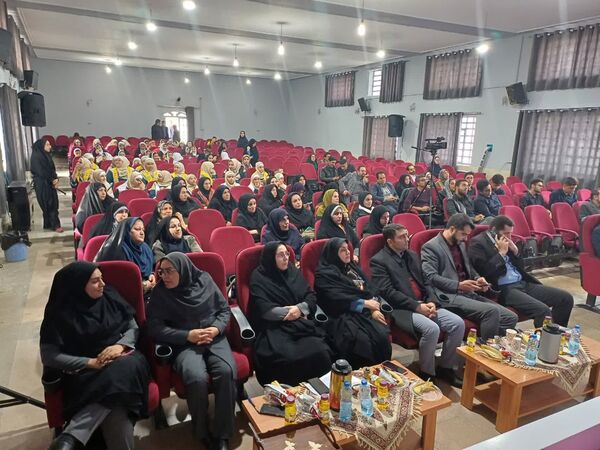تجلیل از برگزیدگان 2 جشنواره پرورشی در شهرستان زرقان 