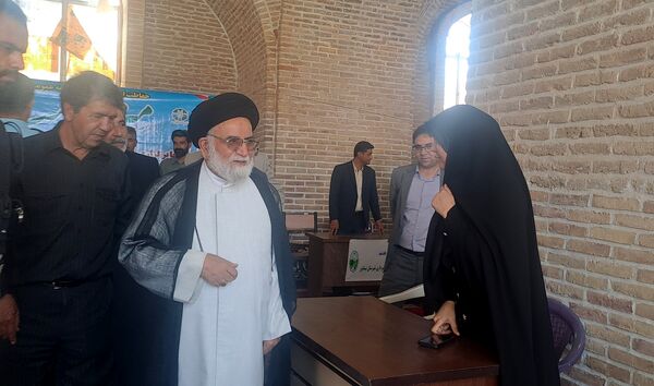 میز خدمت اداره‌های شهرستان نیشابور در جمعه خشم و نصر 