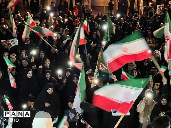 مردم فیروزکوه اجتماع امشب را در کنار دو مهمانانشان گذراندند
