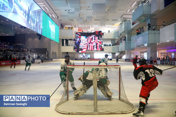 دیدار تیم ملی هاکی روی یخ ایران و تیم جوانان