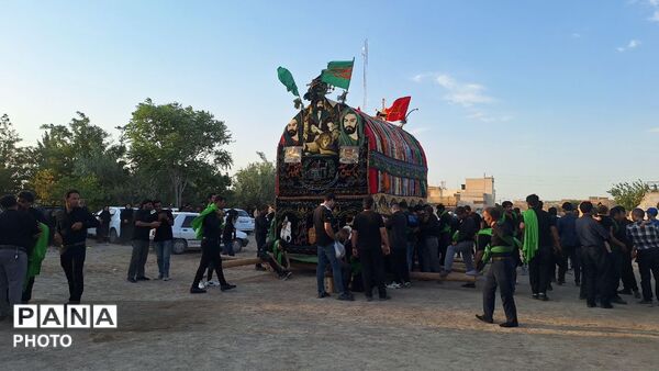 شکوهِ سوگ در پناهِ قدمگاه علی (ع)؛ نخل‌گردانی، بازخوانیِ پیوندِ عشق و ارادت