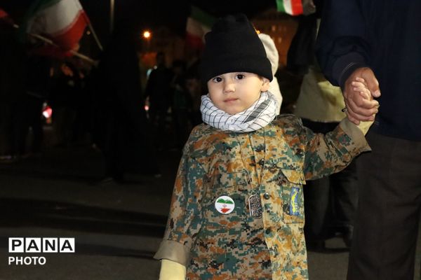 پرچمی که زمین نگذاشتند