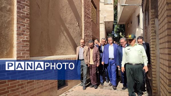 استاندار مرکزی در محلات؛ تجدید میثاق با شهدا و افتتاح ۸۳۴ میلیارد ریال پروژه عمرانی در هفته دولت