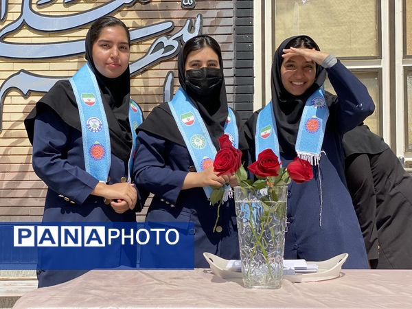 معلمان، مشعل‌داران راه آگاهی در آیینه‌ مهر و خرد