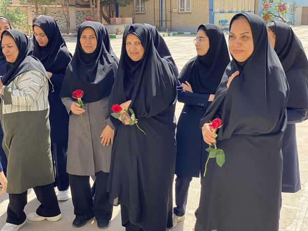 معلمان، مشعل‌داران راه آگاهی در آیینه‌ مهر و خرد