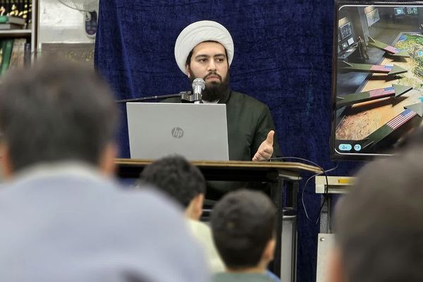 حضور دانش‌آموزان معتکف ناحیه دو شهرری در جلسات بصیرتی