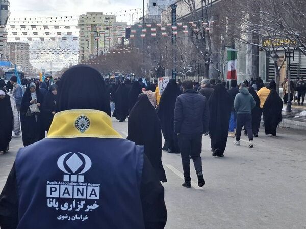 حضور پرشور همه‌ اقشار مردم مشهد در راهپیمایی ۲۲بهمن