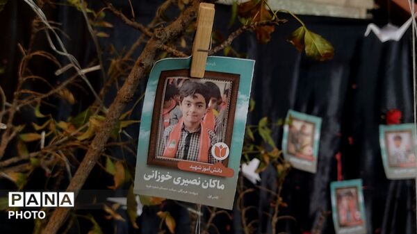 برپایی نمایشگاه یادبود کودکان شهید میناب در هنرستان تراز شهید سادلجی