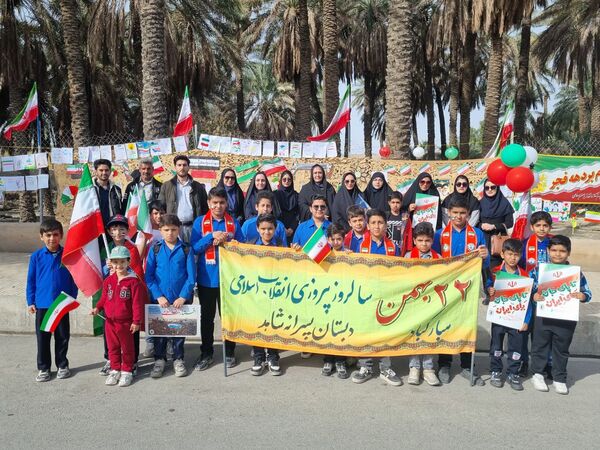 مردم حاجی‌آباد در راهپیمایی ۲۲ بهمن