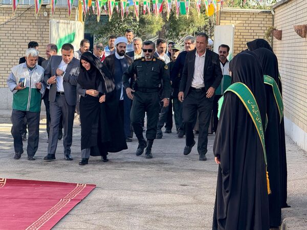 زنگ آغاز سال تحصیلی در سروستان نواخته شد