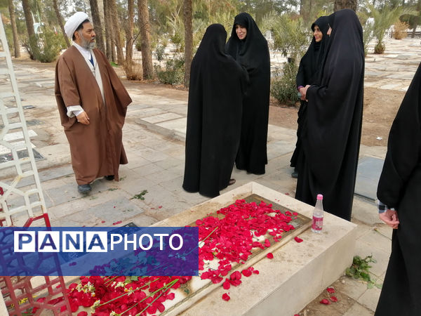 غبارروبی مزار دانش‌آموز شهید «حیدر رضایی» در قم