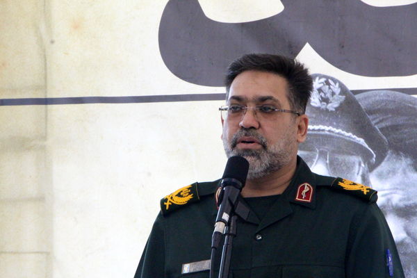مراسم نمادین استقبال از امام خمینی (ره) در فرودگاه یزد 