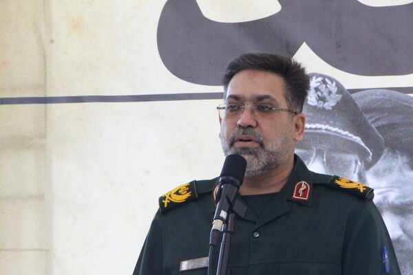 مراسم نمادین استقبال از امام خمینی (ره) در فرودگاه یزد 