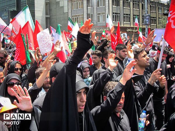 مراسم بدرقه و تشییع آقای شهید ایران در تهران 