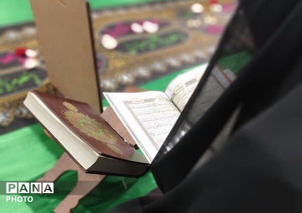 محفل قرآنی بانوان دستجرد به یاد شهدای جنگ رمضان