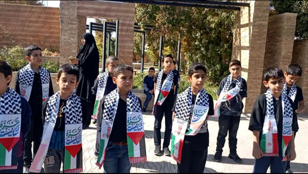راهپیمایی باشکوه ۱۳ آبان در خاتم؛ روز ملی مبارزه با استکبار 