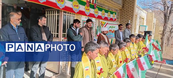 طنین زنگ انقلاب در مدرسهٔ شهید صادقی باخرز